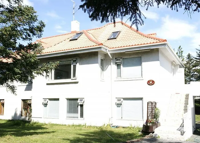 Hotel with pool: Laugabjarg