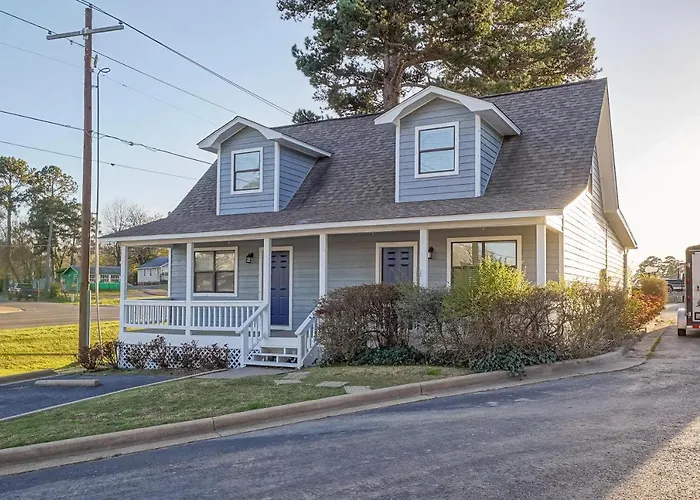 All Vacation Rentals Hamilton - Lakefront & Studio Suites, Hot Springs