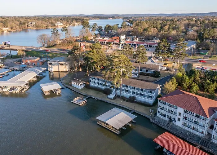 All Vacation Rentals Hamilton - Lakefront & Studio Suites, Hot Springs