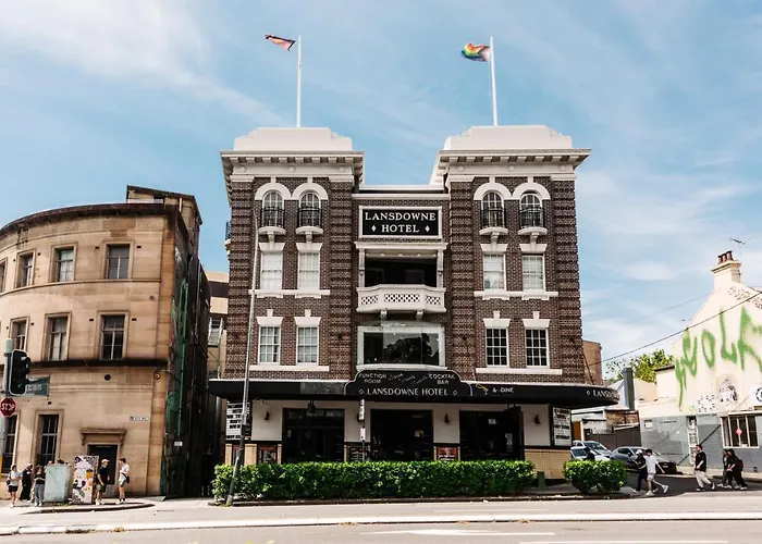 Hotel near College: The Lansdowne Hotel