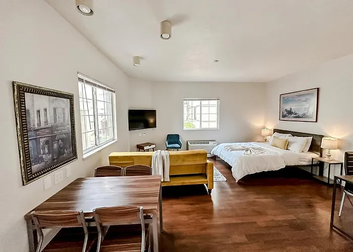 Vacation rental: Sleepover 1Bd 1Ba Downtown Wichita Apartments