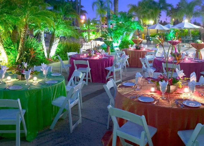 Hotels with tennis Doubletree By Hilton San Diego Bayside