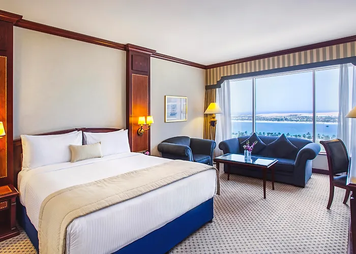 Beach hotel: Corniche Hotel Abu Dhabi