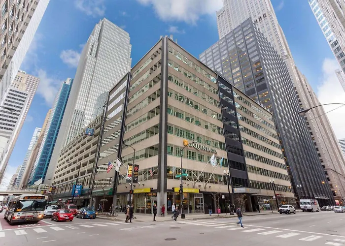 In Luxury hotels La Quinta Inn & Suites By Wyndham Chicago Downtown