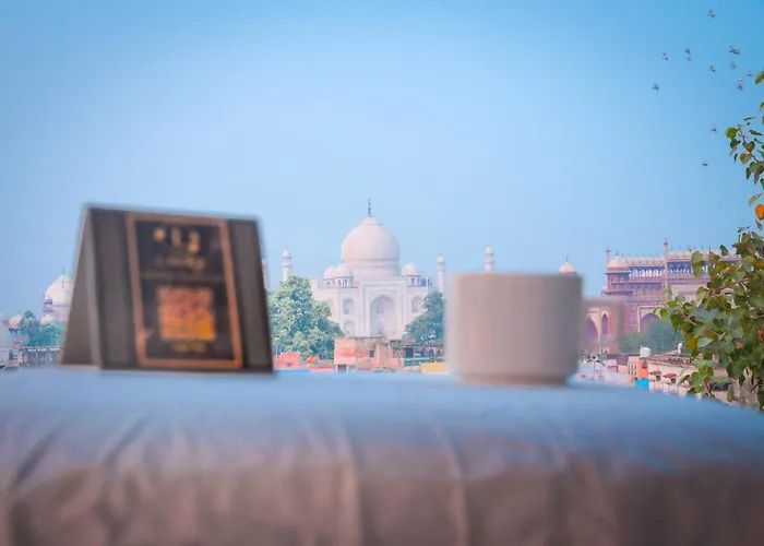 Lucky Restaurant & Guest House Near Taj Mahal