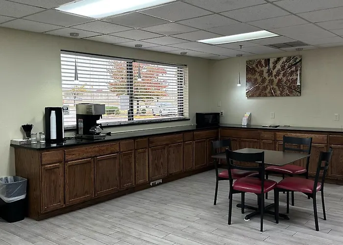 Motel: Golden Hotel Wichita Airport