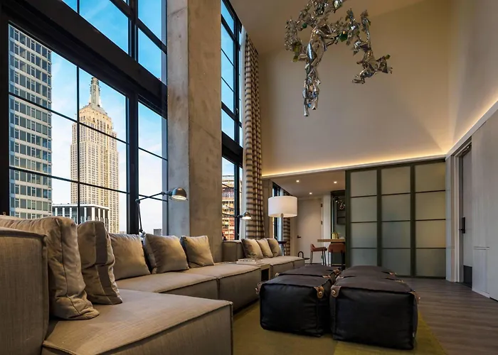 Hotel near College: Moxy Nyc Chelsea