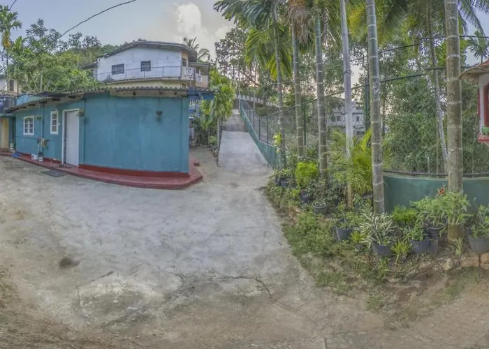 Apple Sara Home Stay