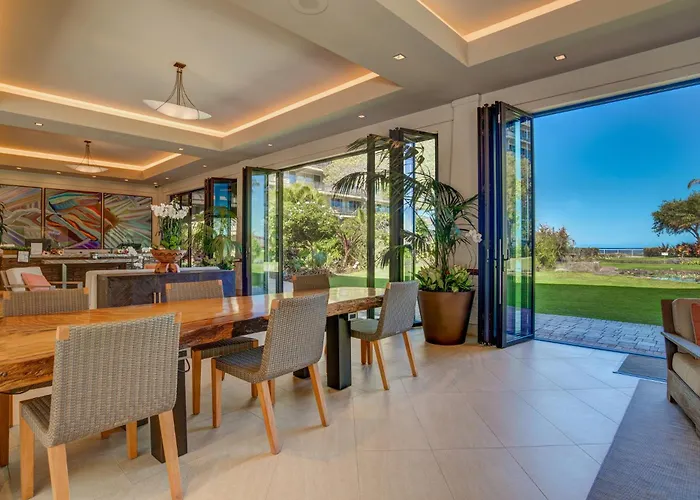 Hotel with view: The Whaler Resort