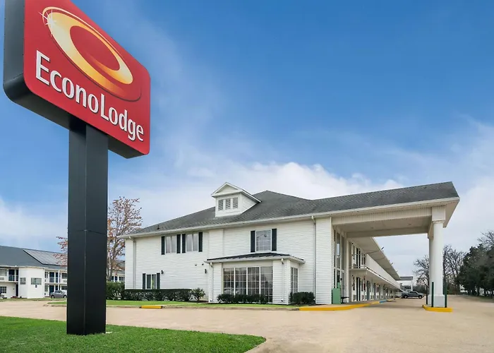 Pet Friendly hotel: Econo Lodge Branson Theater District