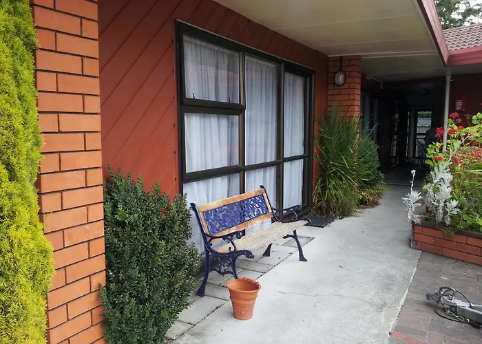 Cheap hotel: Ace High Motor Inn