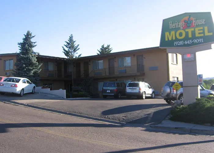 Cheap hotel: Heritage House Motel