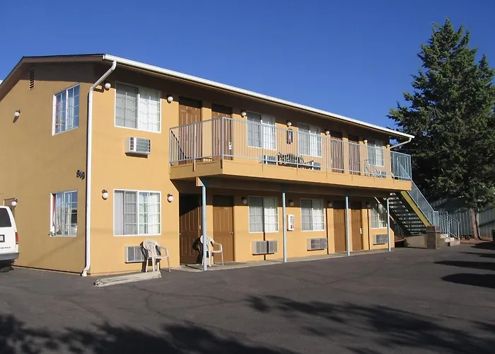 Cheap hotel: Heritage House Motel