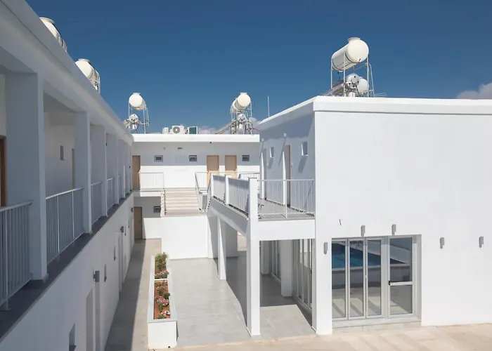 Pavlinia Hotel & Apartments