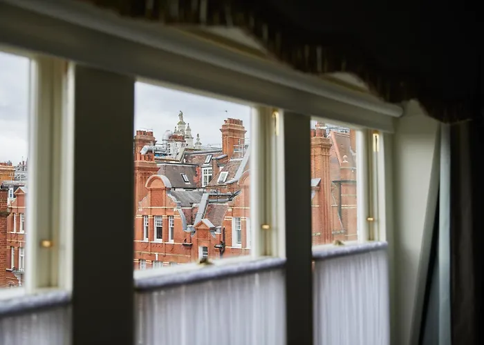 Pet Friendly hotel: Egerton House