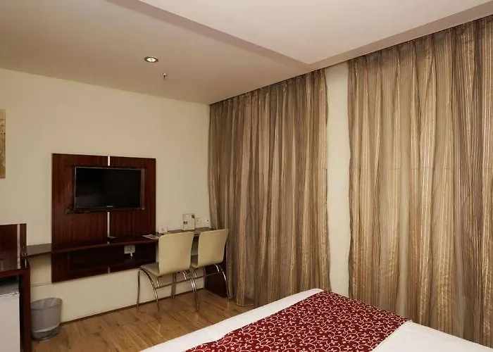 Golf hotels Laila'S County