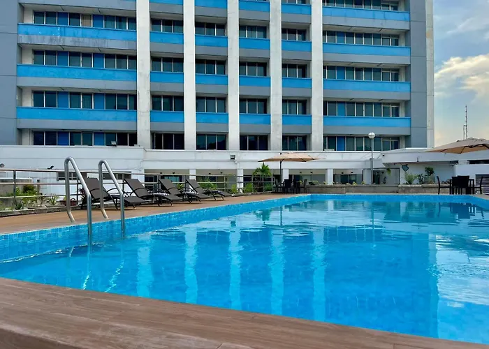 Central hotel: Pearl Manila Hotel