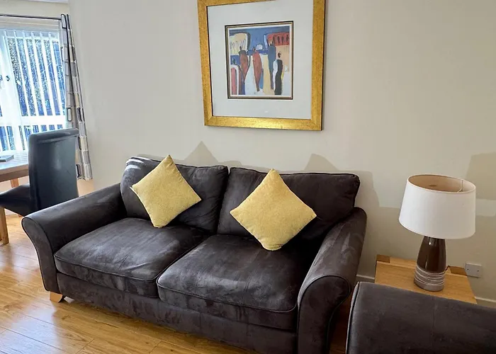 Hotel near College: Castle Gait, Paisley