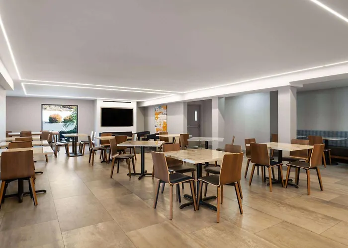 Cheap hotels La Quinta Inn By Wyndham San Diego - Miramar