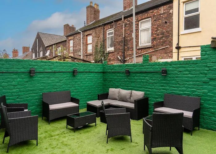 Guest house: Home At 42 Arkles Lane Anfield