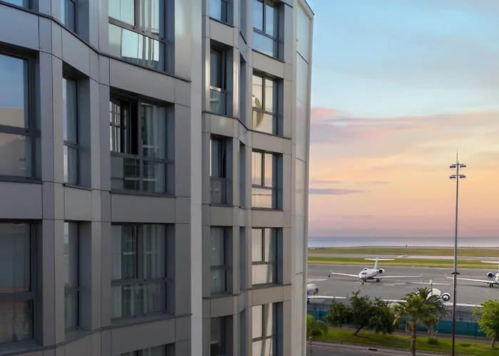 Nemea Appart Hotel Nice Arenas Aeroport