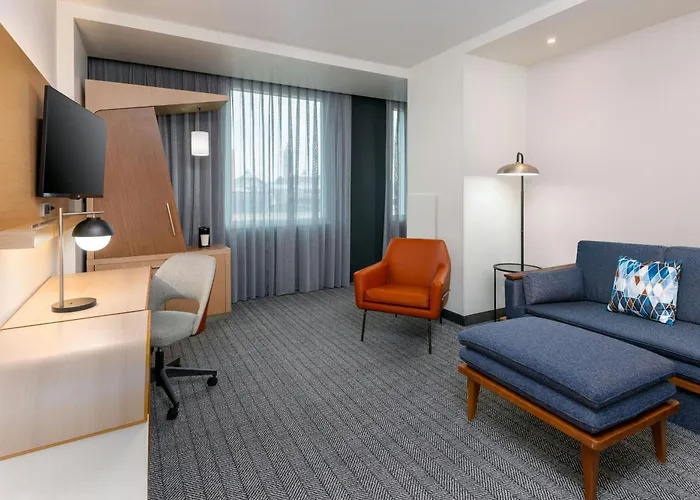 Courtyard By Marriott Downtown/Canalside