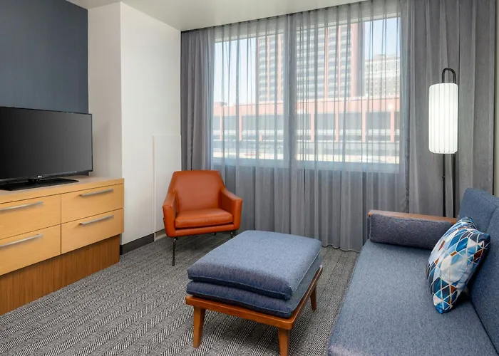 Courtyard By Marriott Downtown/Canalside