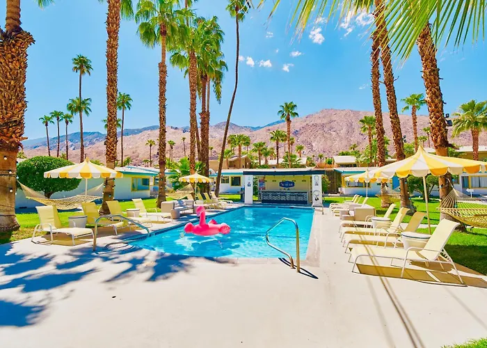 A PLACE IN THE SUN Hotel - ADULTS ONLY Big Units, 24h Heated Pool&Spa in 1 Acre Park Prime Location, DOG Friendly, TOP Midcentury Modern Boutique Hotel