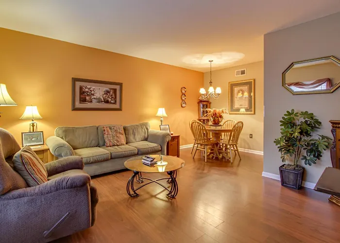 Parkway Condo About Walk To Island In Pigeon Forge!