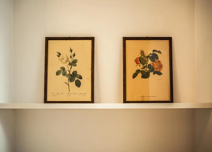 Crystal Suites Old Town