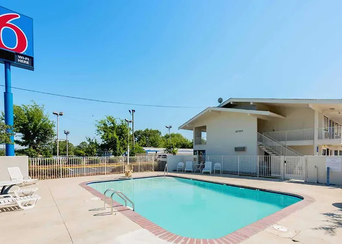 Pet Friendly hotel: Motel 6-Columbus, Ga