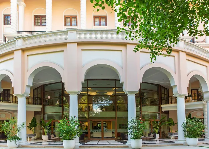 Dlf Club 5