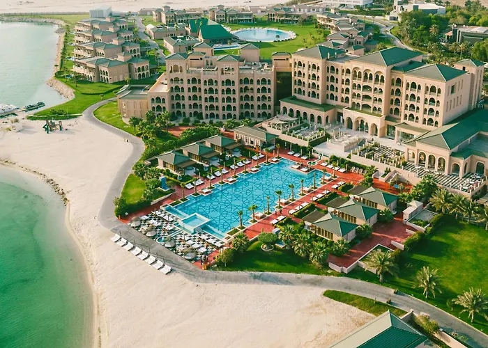 Beach hotel: Royal Saray Resort