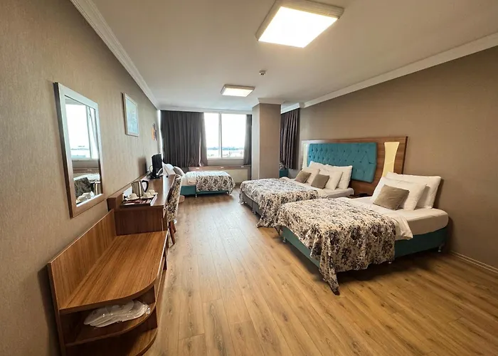 Hotel: Golden Lounge Hotel