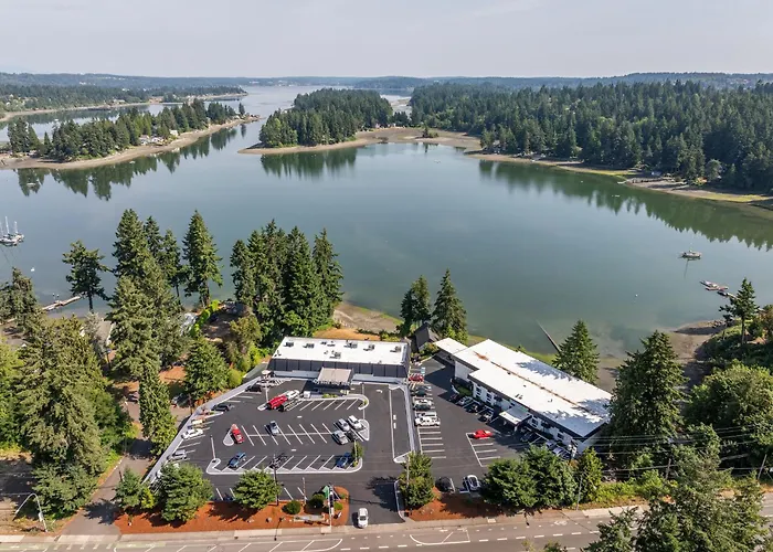 Oyster Bay Inn & Suites