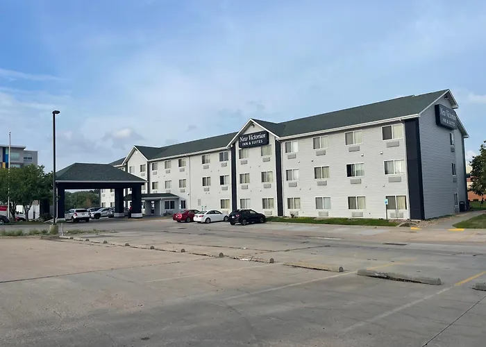 Hotel near College: New Victorian Inn & Suites Lincoln