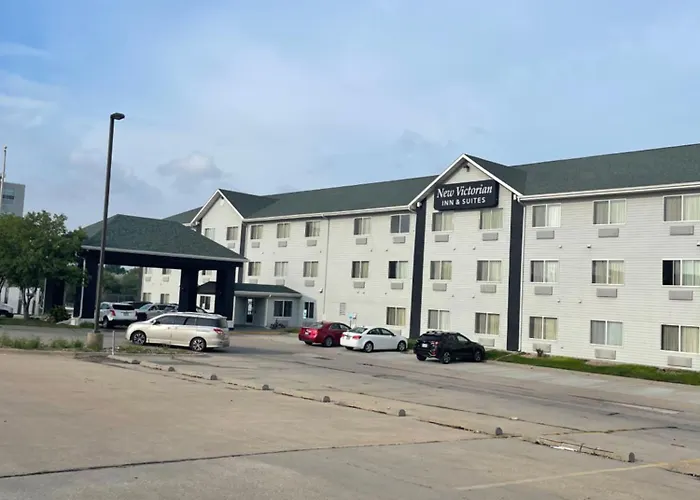 Hotel near College: New Victorian Inn & Suites Lincoln
