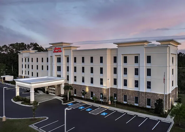 Pet Friendly hotel: Hampton Inn & Suites Walterboro