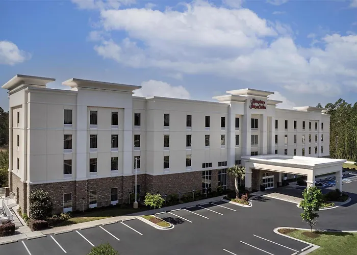 Pet Friendly hotel: Hampton Inn & Suites Walterboro