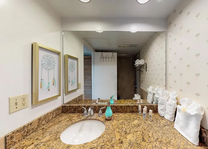 Hotel near College: Apartments At Palms Waikiki