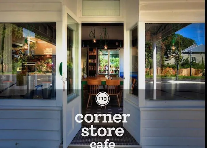 Villa: Park Avenue Luxe Chic Townhouse Sleeps 9, Carpark