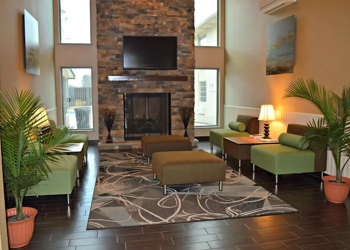 Luxury hotel only: Wyndham Garden Hotel Cross Lanes Charleston