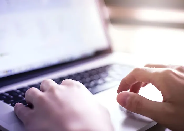 Hotel near College: Oyo Hotel Tulsa International Airport