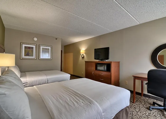 Hotel with view: Clarion Inn & Suites Cortland - University Area