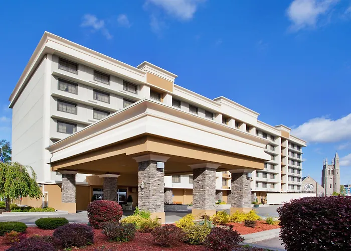 Hotel with view: Holiday Inn Niagara Falls State Park Entry By Ihg