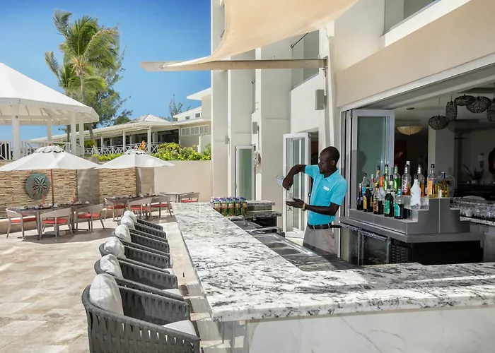 Jacuzzi hotel: Sea Breeze Beach House All Inclusive By Ocean Hotels
