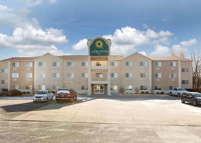 Hotel with pool: La Quinta Inn By Wyndham Lincoln