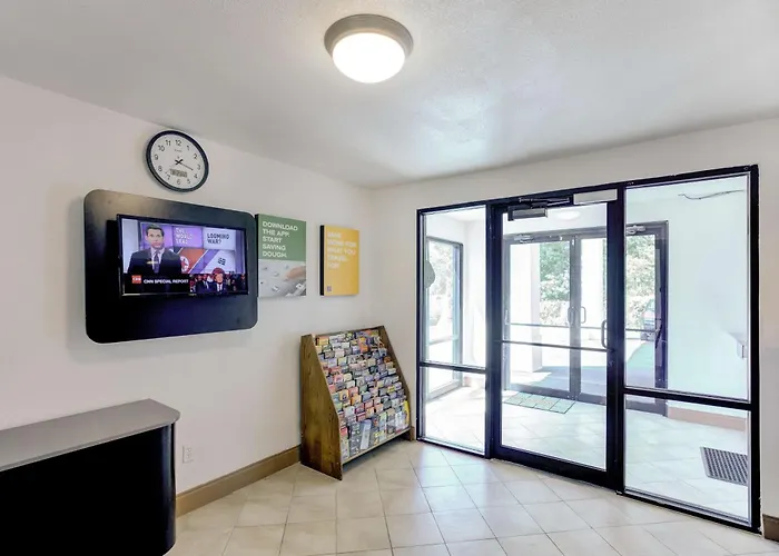 Hotels with pool Motel 6-Dallas, Tx - South