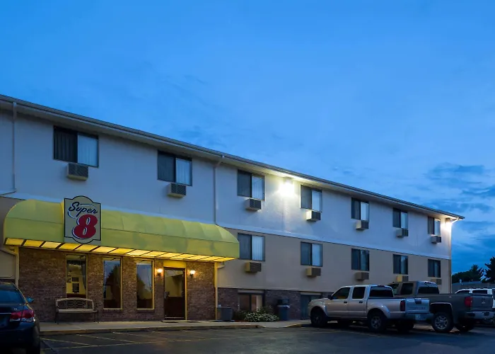 Cheap hotel: Super 8 By Wyndham Omaha Ne