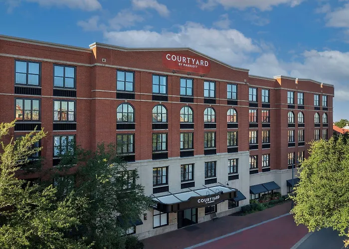 3 star hotel: Courtyard By Marriott Savannah Downtown - Historic District